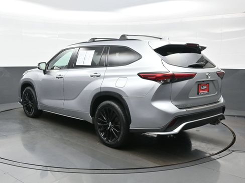 Used 2023 Toyota Highlander XSE AWD/4WD image 4