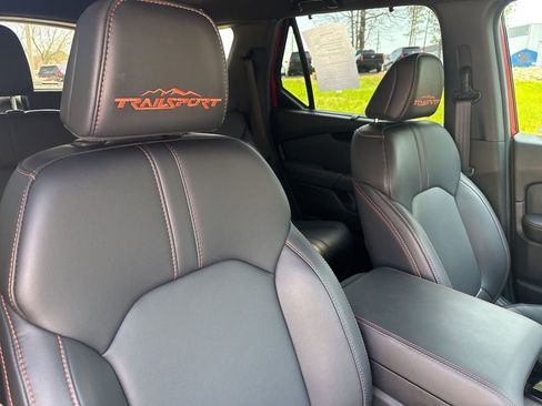 Used 2025 Honda Pilot TrailSport image 11