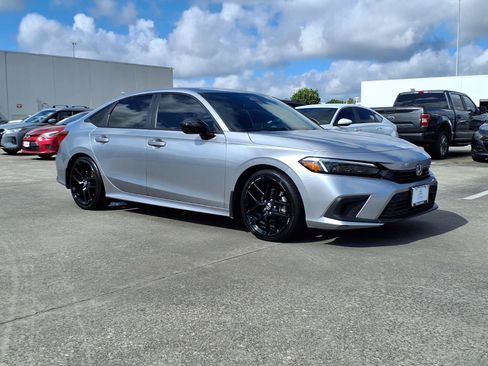 Used 2023 Honda Civic Sport image 2