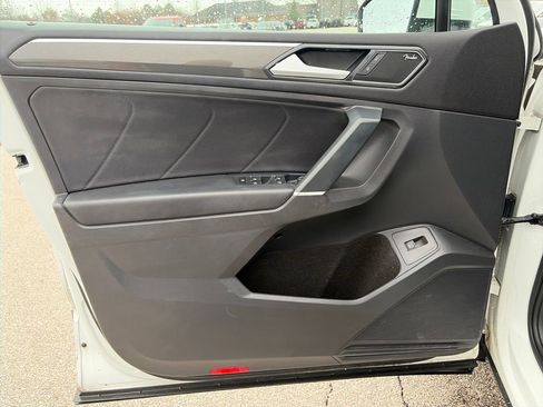 Used 2018 Volkswagen Tiguan SEL Premium image 13