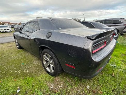 Used 2016 Dodge Challenger SXT image 4
