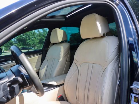 Used 2018 BMW 530i w/ M Sport Package RWD image 15