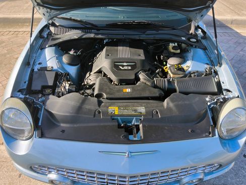 Used 2004 Ford Thunderbird image 39