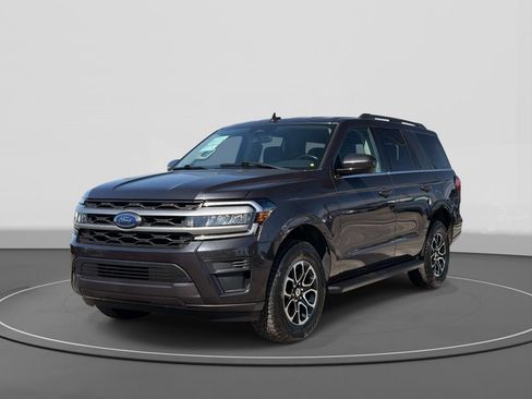 Used 2024 Ford Expedition XLT RWD image 1