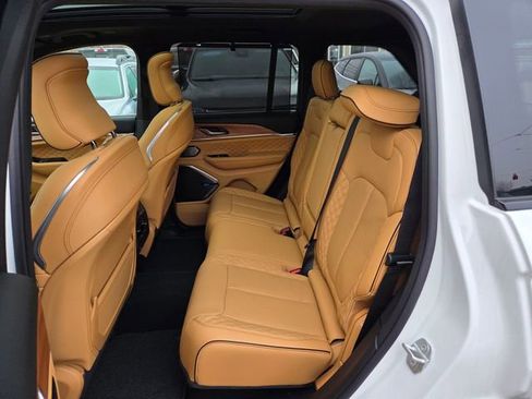 New 2026 Jeep Grand Cherokee Summit image 18