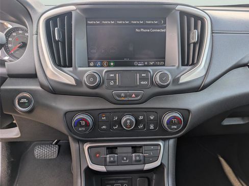 Used 2024 GMC Terrain SLT image 15