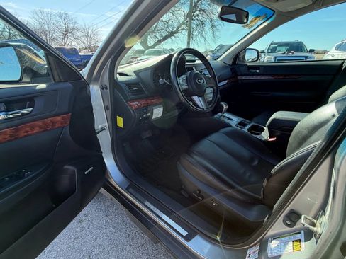 Used 2011 Subaru Outback 2.5i Limited w/ PWR Moonroof Pkg image 9