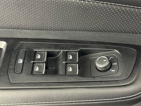 Used 2024 Volkswagen Atlas Cross Sport SE image 28