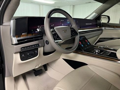 Used 2025 Cadillac Escalade ESV Sport Platinum w/ LPO, ONYX Package AWD/4WD image 13