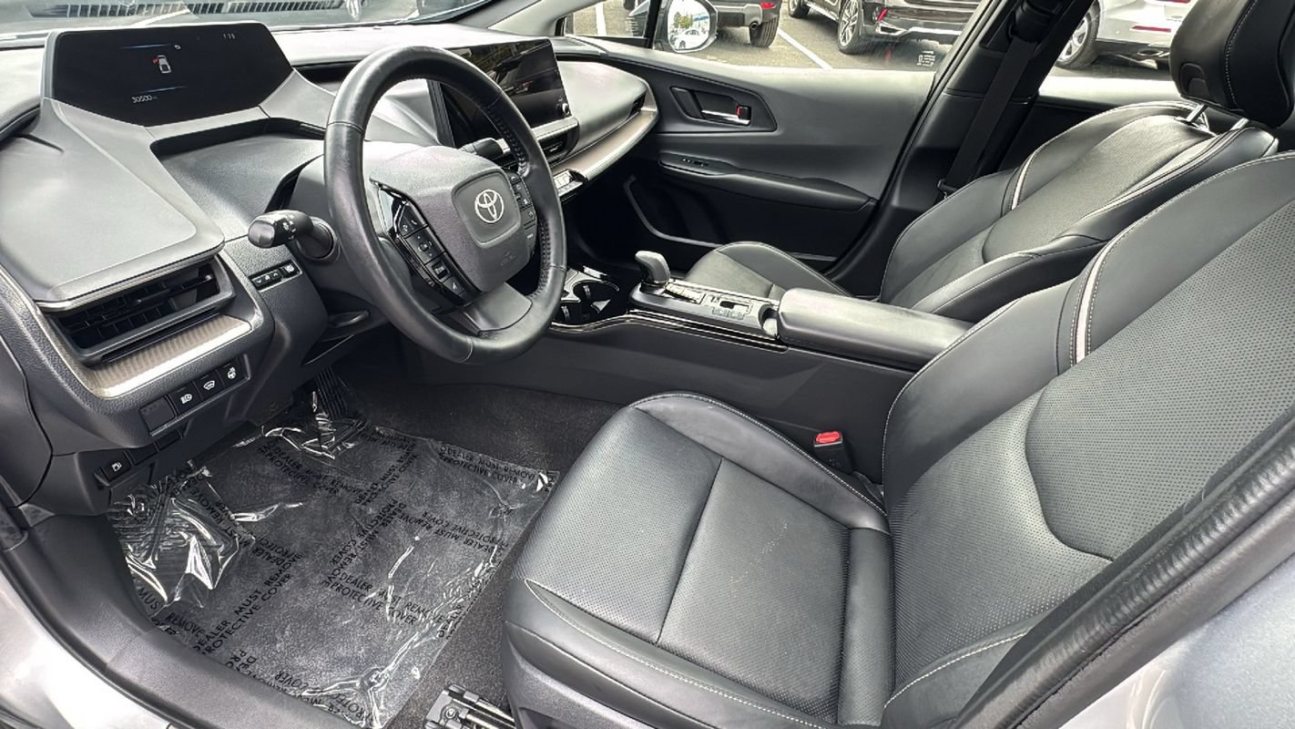 Used 2024 Toyota Prius XLE FWD image 11