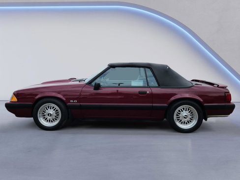 Used 1988 Ford Mustang LX RWD image 6