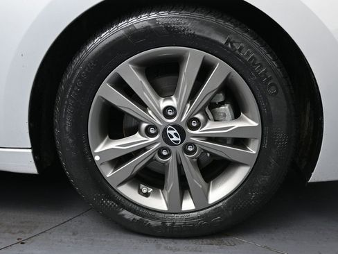 Used 2018 Hyundai Elantra SEL image 14