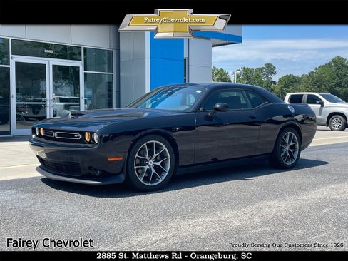 Used 2022 Dodge Challenger GT RWD image 1