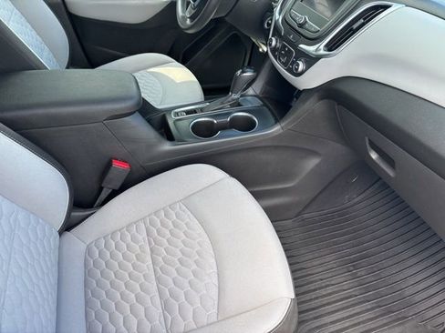 Used 2020 Chevrolet Equinox LS w/ LS Convenience Package image 37