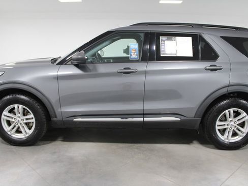 Used 2022 Ford Explorer XLT w/ Equipment Group 202A image 6