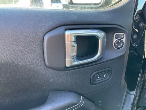 Used 2021 Jeep Wrangler Unlimited Sahara AWD/4WD image 11