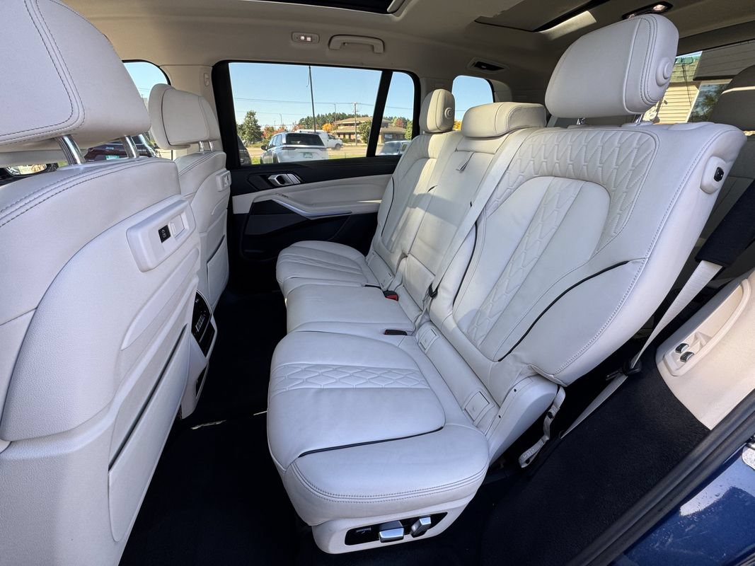 Used 2020 BMW X7 xDrive40i w/ Premium Package AWD/4WD image 27