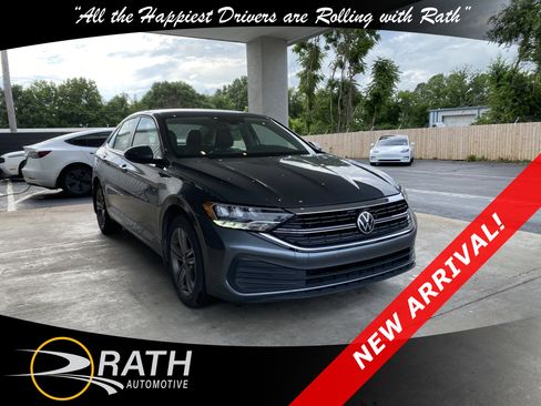 Used 2022 Volkswagen Jetta SE FWD image 1