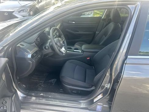 Used 2025 Nissan Altima 2.5 SV FWD image 5