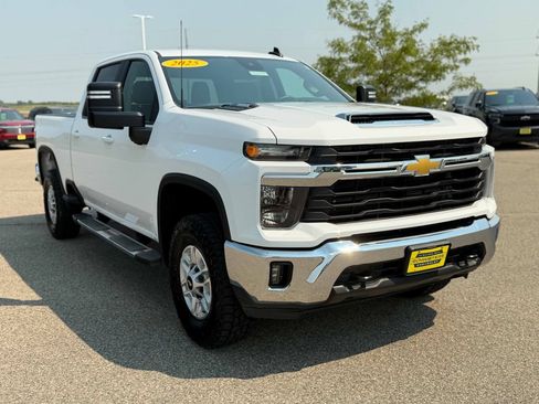 Used 2025 Chevrolet Silverado 2500 LT w/ Convenience Package AWD/4WD image 4