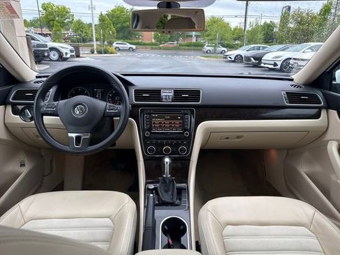 Used 2014 Volkswagen Passat TDI SEL Premium FWD image 12