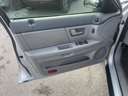 Used 2003 Ford Taurus SES image 17