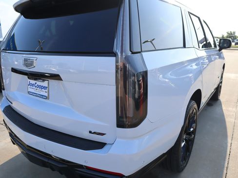 New 2026 Cadillac Escalade V w/ LPO, ONYX Package AWD/4WD image 29
