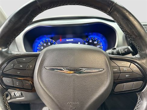 Used 2019 Chrysler Pacifica Touring-L Plus w/ S Appearance Package image 13