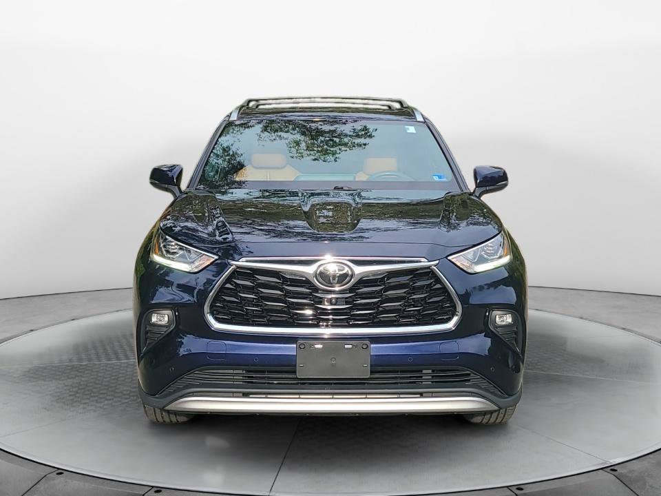 Used 2021 Toyota Highlander Platinum AWD/4WD image 2