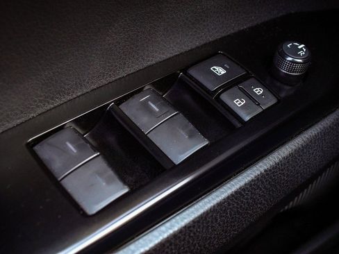 Used 2025 Toyota Camry SE image 10