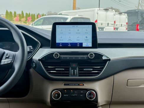 Used 2022 Ford Escape SE image 26