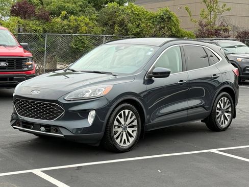 Used 2022 Ford Escape Titanium FWD image 8
