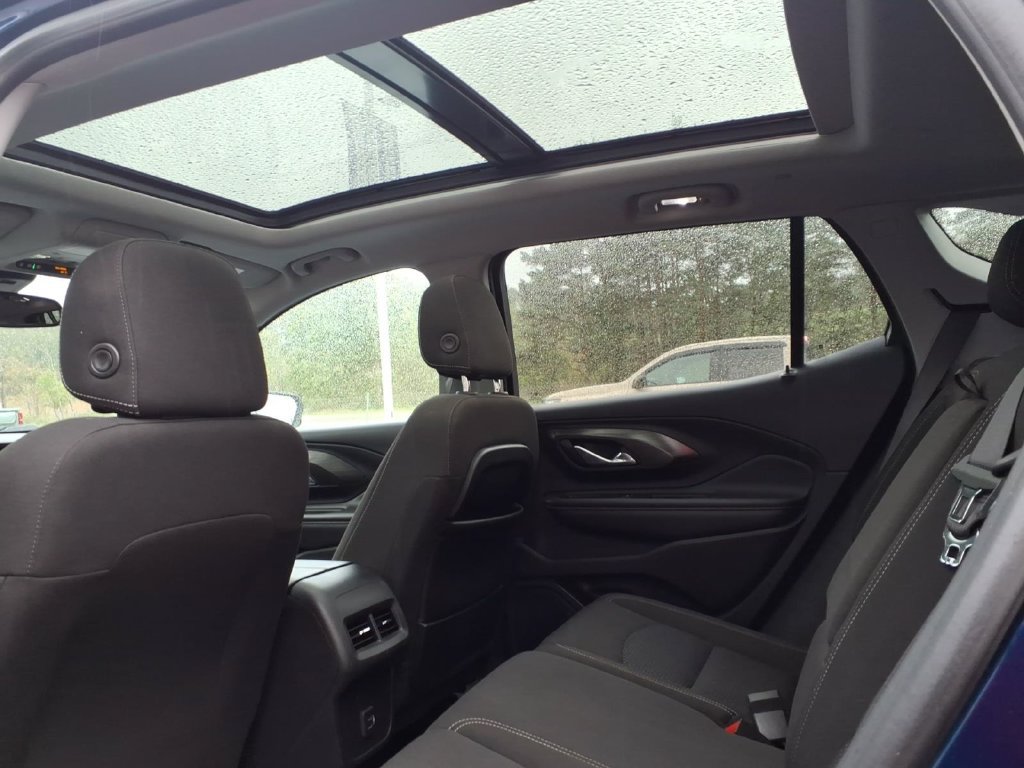 Used 2023 GMC Terrain SLE w/ Driver Convenience Package AWD/4WD image 9