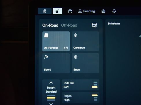 Used 2022 Rivian R1T Adventure image 31