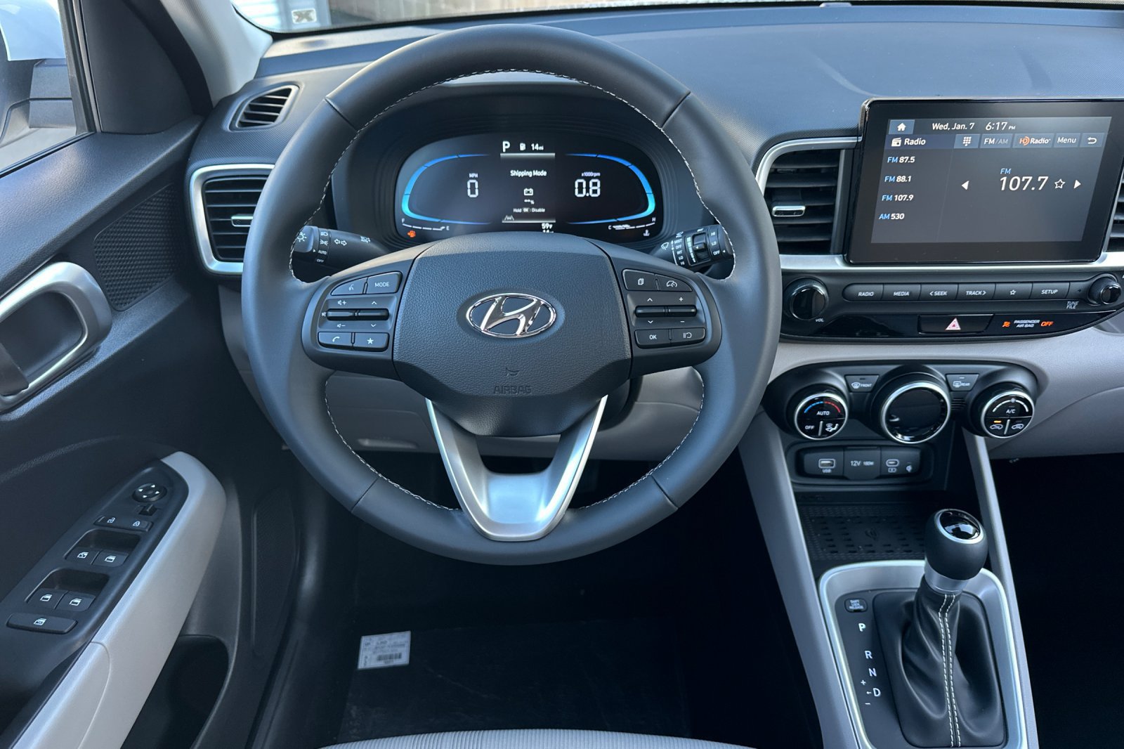 Used 2026 Hyundai Venue SEL FWD image 15