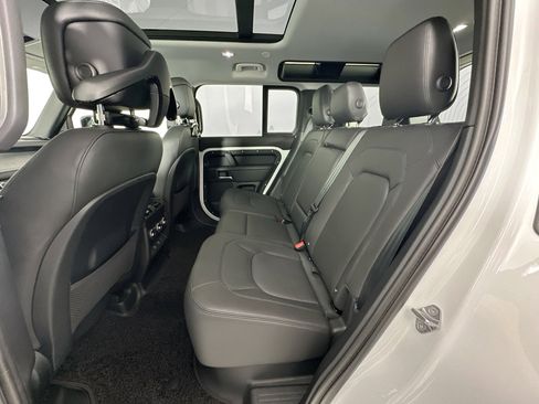 Used 2025 Land Rover Defender 110 S image 23