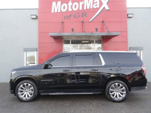 Used 2021 Chevrolet Suburban LT image 5