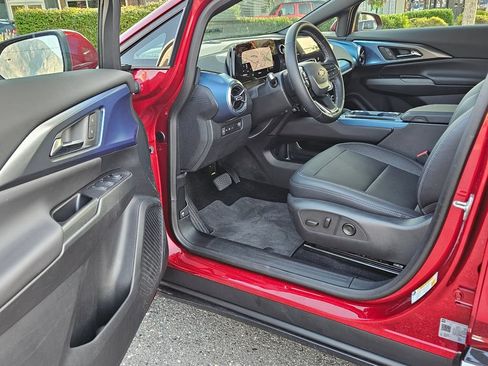 Used 2025 Chevrolet Equinox EV LT FWD image 22