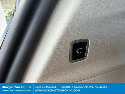 Used 2024 Chrysler Pacifica Touring-L FWD image 31