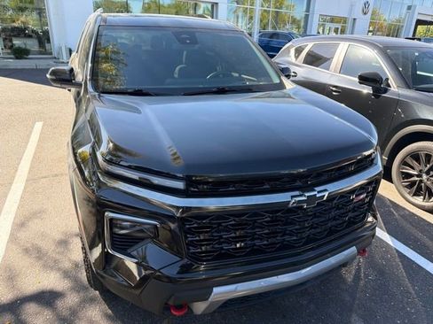 Used 2024 Chevrolet Traverse Z71 image 2