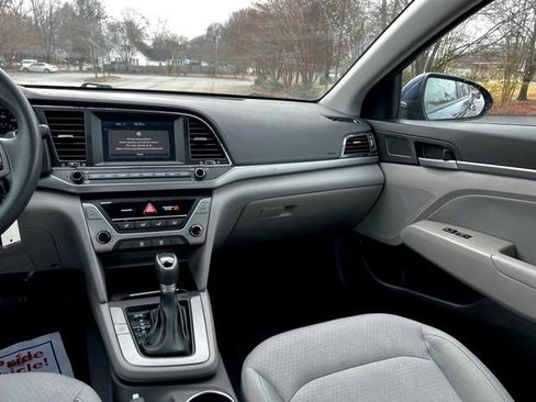 Used 2017 Hyundai Elantra SE image 30