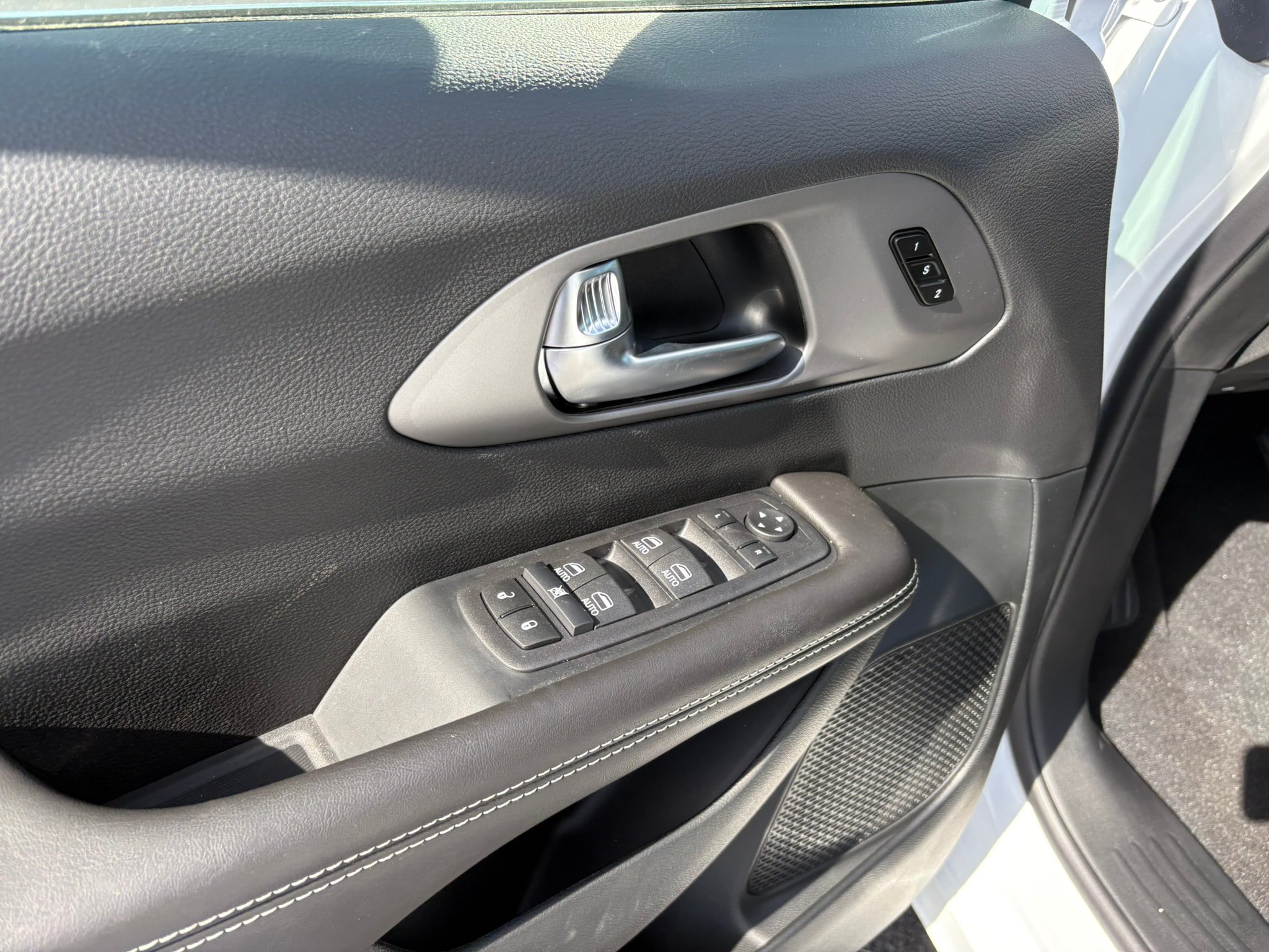 New 2027 Chrysler Pacifica Select FWD image 16