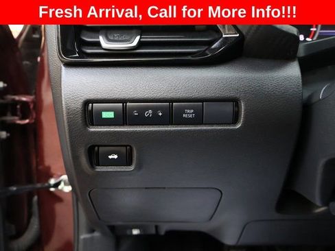 Used 2025 Nissan Sentra SV image 34