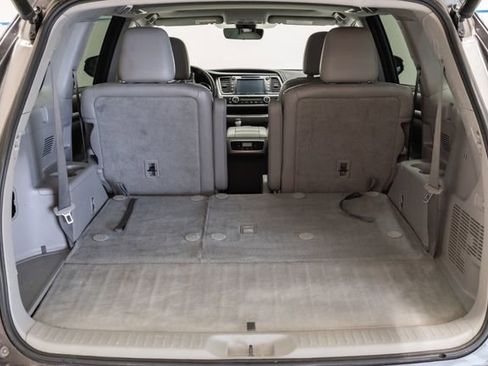 Used 2017 Toyota Highlander Limited AWD/4WD image 34