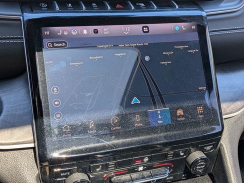 Used 2023 Jeep Grand Cherokee Limited w/ Black Appearance Package image 18