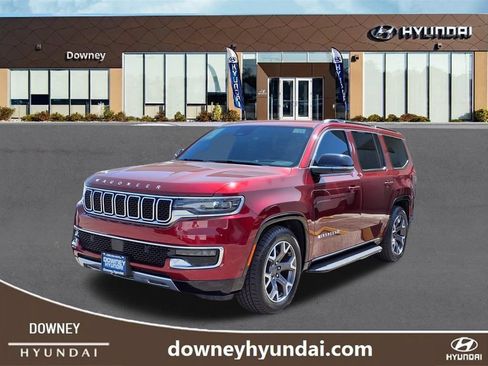 Used 2024 Jeep Wagoneer Series III AWD/4WD image 1