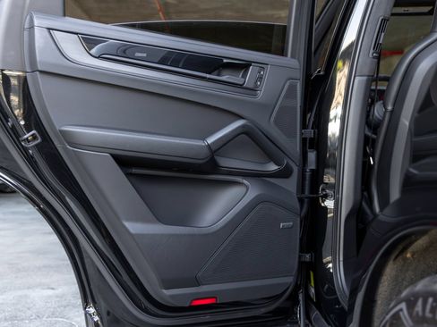 Certified 2025 Porsche Cayenne GTS AWD/4WD image 43