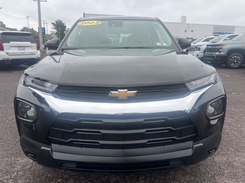 Used 2023 Chevrolet TrailBlazer LS FWD image 2