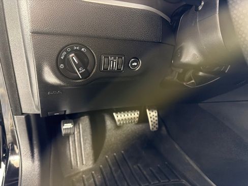 Used 2022 Dodge Charger Scat Pack w/ Harman/Kardon Audio Group RWD image 16