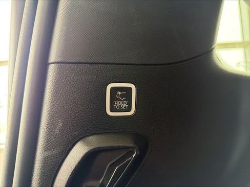 Used 2024 Jeep Wagoneer Series II w/ Flexible Seating Group image 9